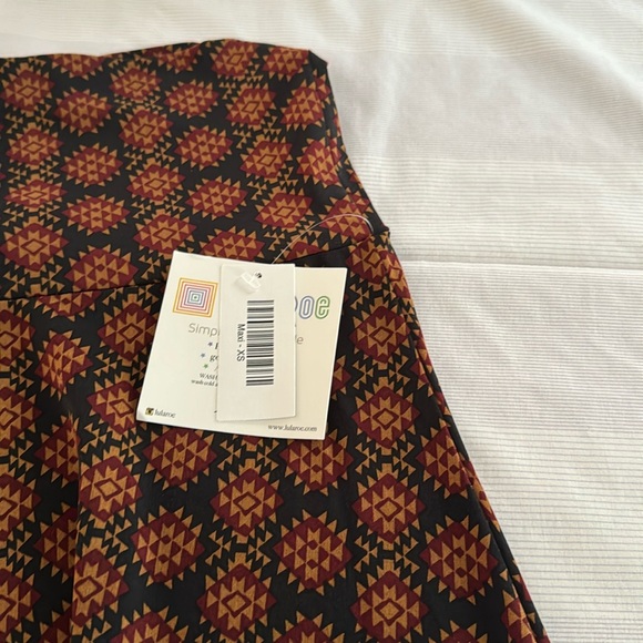 🍁 Lularoe “MAXI” skirt gold & burgandy on Black background - Picture 4 of 7